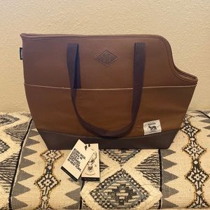 Portable pet carrier